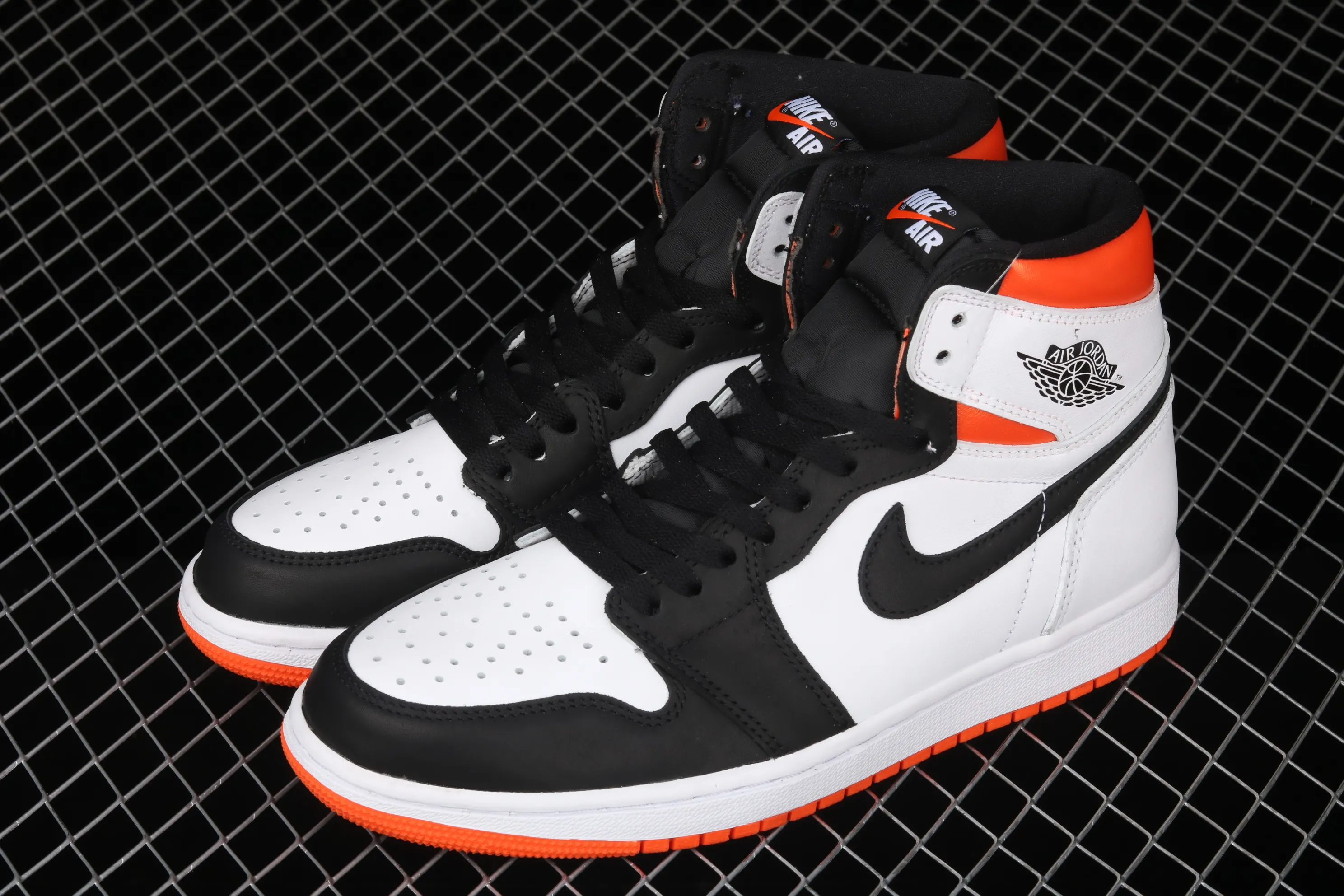 All Categories Air Jordan Jordan Series Basketball Shoes Air Jordan 1 High Air Jordan 1 High OG "Black Toe Shattered Backboard" AJ1 Joe 1 Shattered Backboard Black Toe High Top Basketball Shoes 555088-180